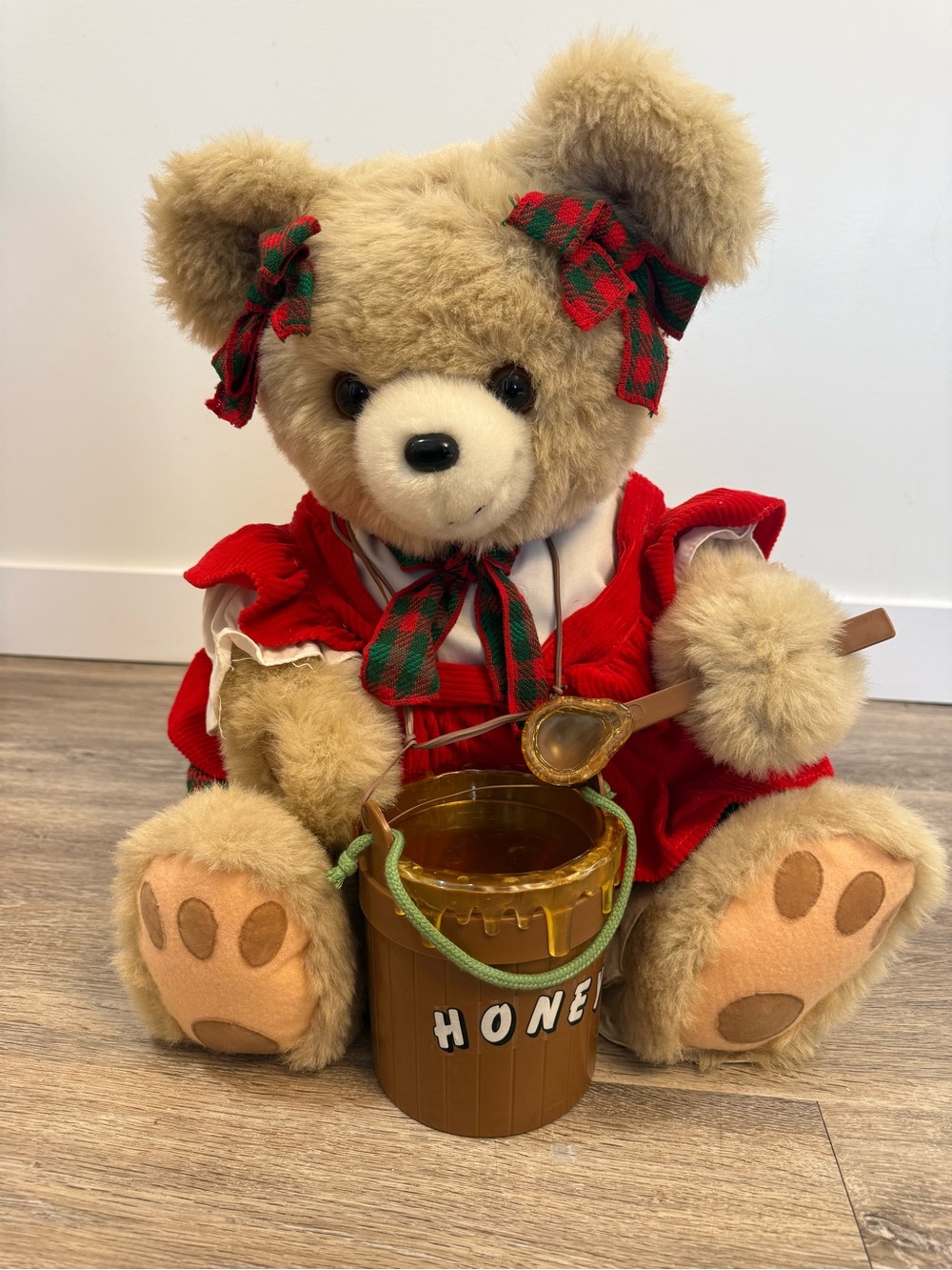 Vintage 1996 Santa's Best Animated Christmas Honey Bear Decoration